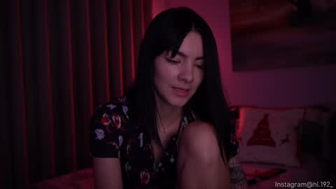 Snapshot of hollylinder_ chatting on December 12, 5:42 am Holly Linder online show from December 12, 5:42 am