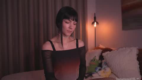 Holly Linder online show from November 2, 1:30 am