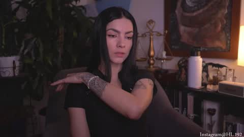 Holly Linder online show from February 5, 2:27 am