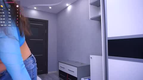 Snapshot of hollymonica chatting on February 13, 5:47 am Delly online show from February 13, 5:47 am