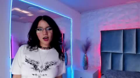 hollypeach_ online show from January 12, 7:41 pm