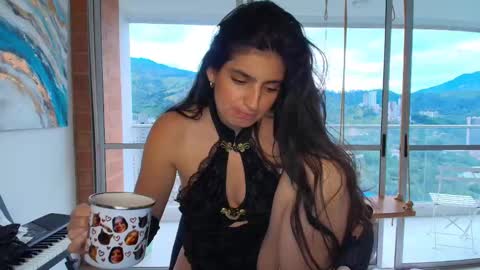 hollyshit_ online show from October 5, 10:40 pm