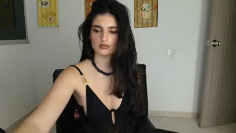 Snapshot of hollyshit_ chatting on April 22, 12:02 am hollyshit_ online show from April 22, 12:02 am
