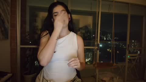 Snapshot of hollyshit_ chatting on April 28, 2:27 am hollyshit_ online show from April 28, 2:27 am
