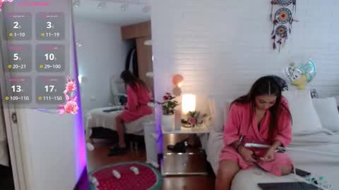 hollyt1 online show from October 11, 7:23 pm