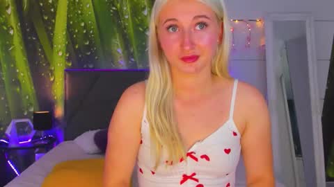 HollyTaillor online show from October 15, 8:14 am