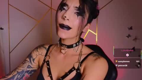 Snapshot of hollyxx_ chatting on October 4, 5:38 am holly online show from October 4, 5:38 am