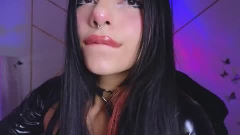 Snapshot of hollyxx_ chatting on October 9, 2:26 pm holly online show from October 9, 2:26 pm