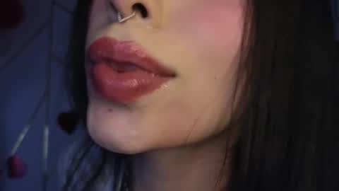 Snapshot of hollyxx_ chatting on March 6, 3:25 am holly online show from March 6, 3:25 am