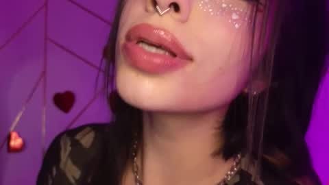 Snapshot of hollyxx_ chatting on March 11, 3:23 am holly online show from March 11, 3:23 am