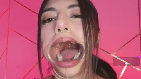 Snapshot of hollyxx_ chatting on March 19, 3:54 am holly online show from March 19, 3:54 am