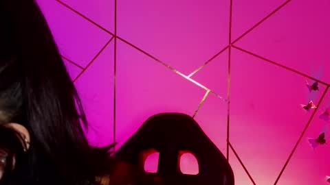 Snapshot of hollyxx_ chatting on March 20, 3:22 am holly online show from March 20, 3:22 am