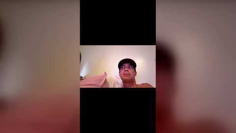 Snapshot of holozmauinui chatting on February 13, 8:21 am holozmauinui online show from February 13, 8:21 am