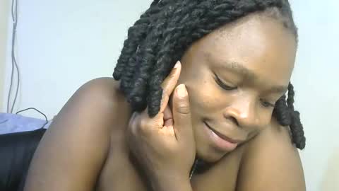 Snapshot of holy_ebony chatting on April 5, 10:07 pm holy_ebony online show from April 5, 10:07 pm