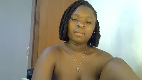 holy_ebony online show from April 27, 10:30 pm