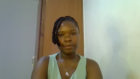 holy_ebony online show from May 7, 5:24 am