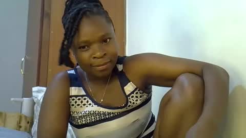 holy_ebony online show from May 7, 10:48 pm