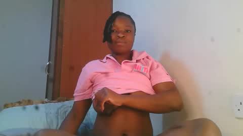 holy_ebony online show from May 12, 9:01 pm