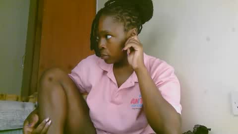 holy_ebony online show from May 13, 9:39 am