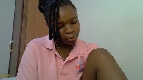 holy_ebony online show from May 14, 11:39 am