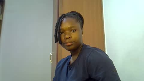 holy_ebony online show from May 15, 7:48 am