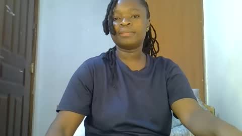 holy_ebony online show from May 15, 10:06 pm