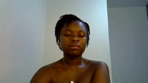 holy_ebony online show from June 16, 4:48 am