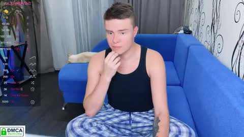 Snapshot of holy_eggs_00 chatting on November 17, 5:19 pm holy_eggs_00 online show from November 17, 5:19 pm
