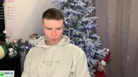 Snapshot of holy_eggs_00 chatting on December 15, 11:42 pm holy_eggs_00 online show from December 15, 11:42 pm