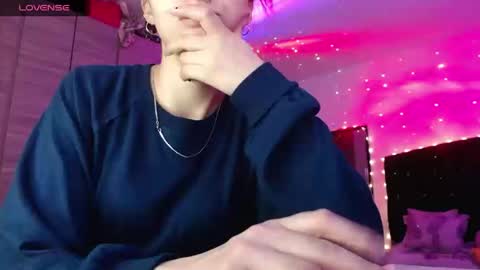 Snapshot of holy_juli2 chatting on September 12, 3:28 am Juli online show from September 12, 3:28 am