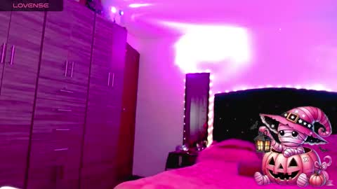 Snapshot of holy_juli2 chatting on October 23, 4:56 am Juli online show from October 23, 4:56 am