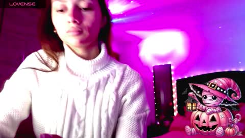 Snapshot of holy_juli2 chatting on October 26, 3:34 am Juli online show from October 26, 3:34 am