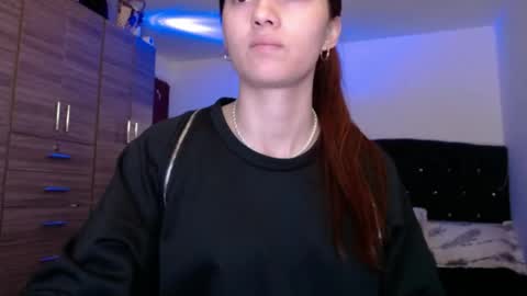 holy_julii online show from June 7, 3:54 am