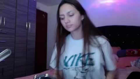 holy_julii online show from July 18, 3:44 am