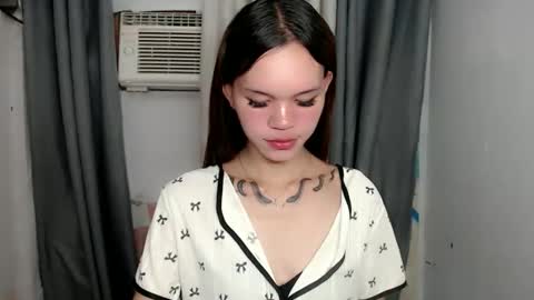 Snapshot of holy_maxine chatting on May 30, 8:33 am holy_maxine online show from May 30, 8:33 am