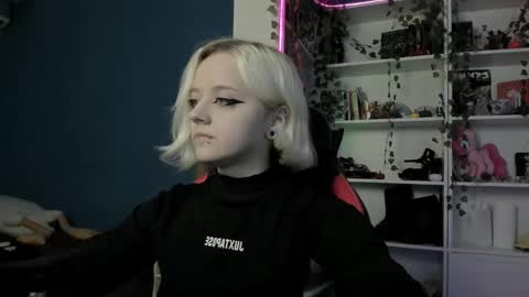 holy_mistresss online show from November 18, 9:25 am