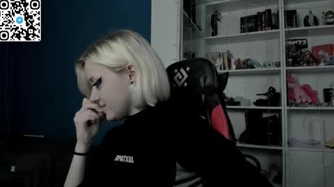 holy_mistresss online show from December 23, 9:40 am