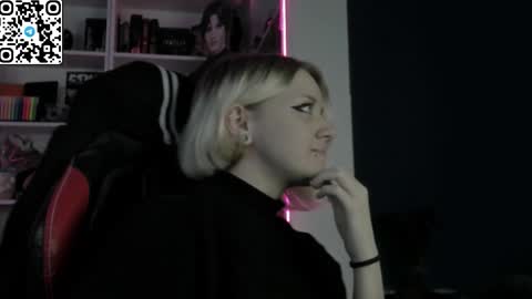 holy_mistresss online show from March 11, 9:37 am