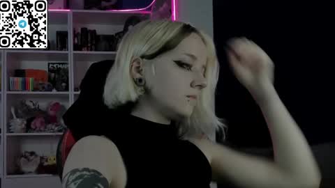 holy_mistresss online show from May 2, 8:30 am