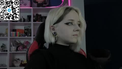 holy_mistresss online show from May 5, 8:44 am