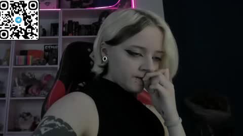 holy_mistresss online show from May 10, 8:41 am