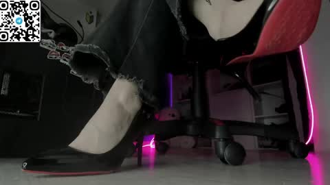 holy_mistresss online show from May 14, 8:21 am