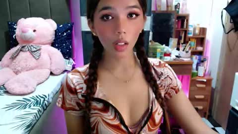 Snapshot of holy_molly1 chatting on November 11, 5:57 pm holy_molly1 online show from November 11, 5:57 pm