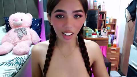 Snapshot of holy_molly1 chatting on November 14, 2:27 pm holy_molly1 online show from November 14, 2:27 pm