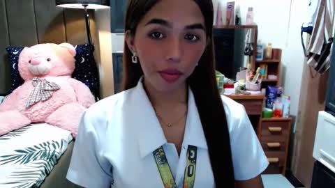 Snapshot of holy_molly1 chatting on November 17, 10:21 am holy_molly1 online show from November 17, 10:21 am