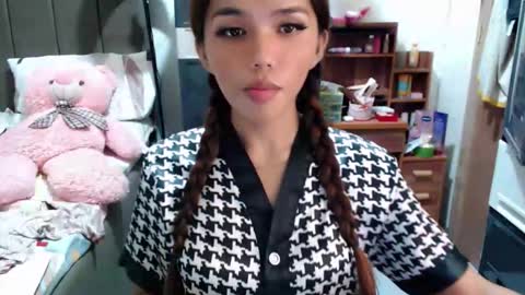 Snapshot of holy_molly1 chatting on January 5, 7:06 pm holy_molly1 online show from January 5, 7:06 pm