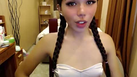 holy_molly1 online show from May 20, 5:02 am