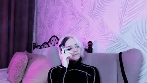 Miss Silvia   GMT2  Tuesday - Saturday  0900am-1600pm online show from December 19, 8:13 am