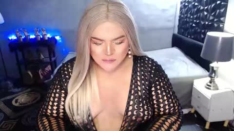 Snapshot of holydeepmistress chatting on January 18, 7:04 pm gem online show from January 18, 7:04 pm