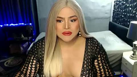Snapshot of holydeepmistress chatting on February 3, 7:10 pm gem online show from February 3, 7:10 pm